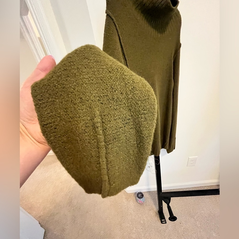 Universal Threads Green Mock Turtleneck Sweater - image 4